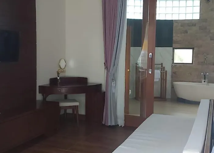 Sunya Giri & Retreat Lodge *